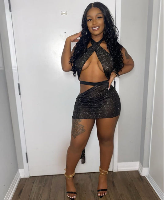 Amazon-Inspired Sexy Skirt Suit – Figure-Hugging Night-Out Look