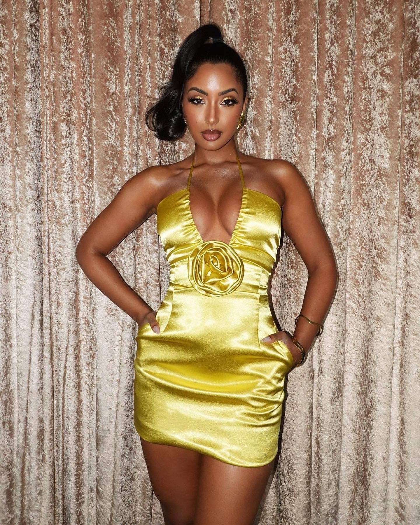 Luxury Gold Curve-Hugging Skirt – Party Ready Look