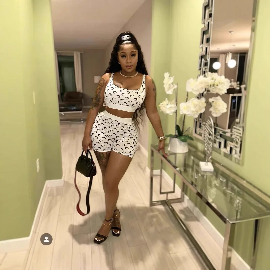 Three Sisters 2025 Summer Two-Piece Set – Sexy Slimming Holiday Outfit ☀️👙💋