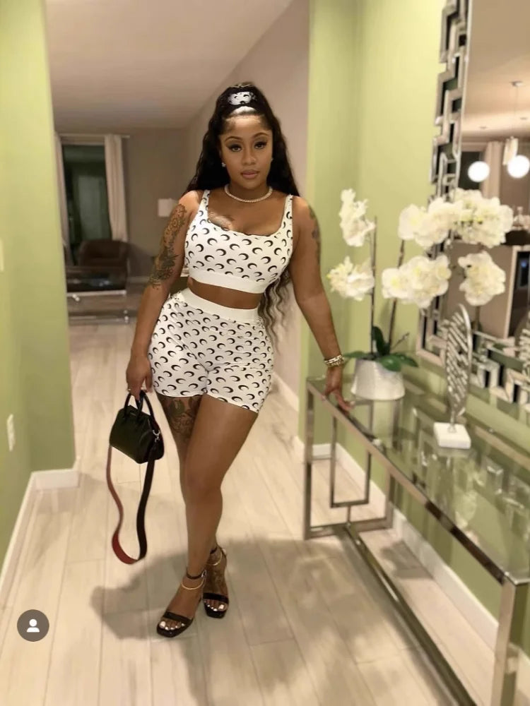 Three Sisters 2025 Summer Two-Piece Set – Sexy Slimming Holiday Outfit ☀️👙💋