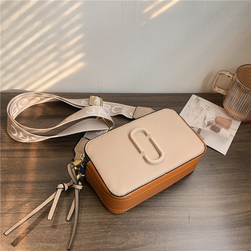 New & Bold Fashionable Wide Shoulder Strap Crossbody Small Bag Fashionable All-match Small Square Bag