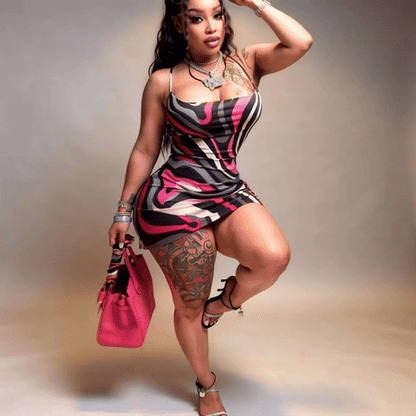 Curve-Hugging Stripe Dress – Open-Back Club Look